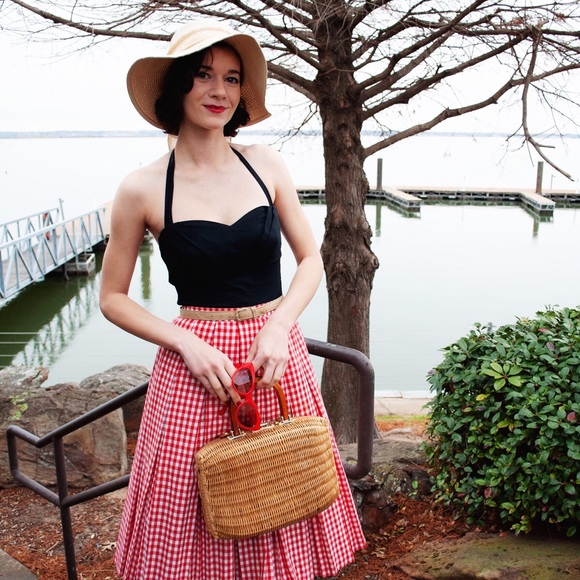 ✨Meet your Posher, Lauryn ✨ - Picture 2 of 5